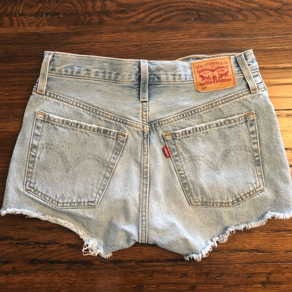 Levi's 501 Original Shorts Light Wash - Picture 2 of 3